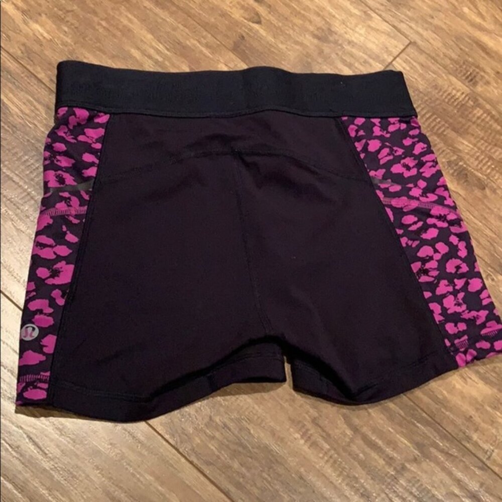 Lululemon short bike shorts - Picture 2 of 9